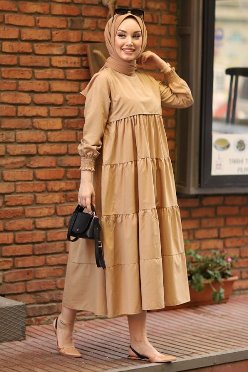 Fırfır Detaylı Kolu Büzgülü Koton Tesettür Elbise Vizon