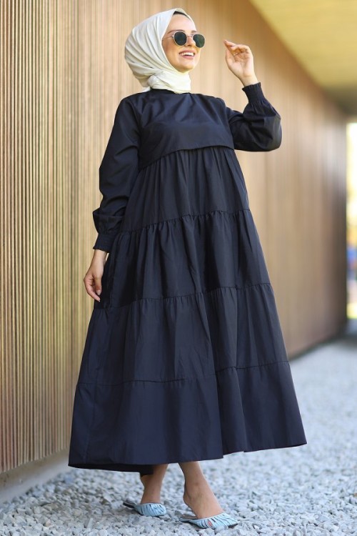 Fırfır Detaylı Kolu Büzgülü Koton Tesettür Elbise Siyah