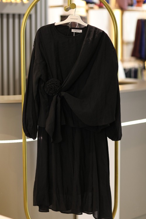 Gül Drapeli Tesettür Etekli Takım Siyah