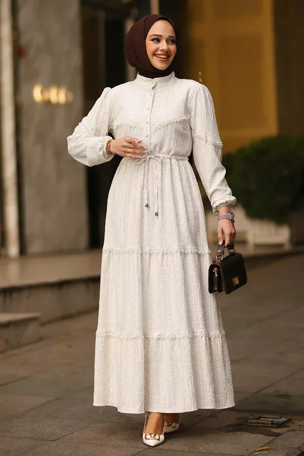 Şerit Dantelli Beli İpli Keten Tesettür Elbise Ekru